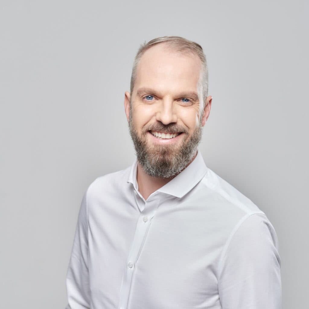 Dr. Dr. Stephan Hager Spezialist für die Brustvergrößerung in Düsseldorf