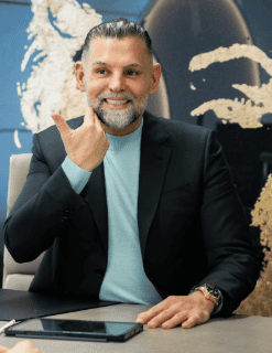 Dr. med. Christos Koliussis Experte für die Brustvergrößerung in Düsseldorf